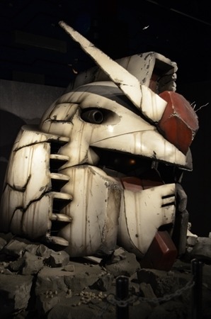 左舷、弾幕薄いぞ！ ホワイトベースの実物大キャプテンシートが那須ハイランドパークに