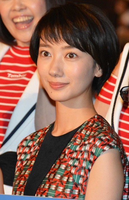 波瑠／『それいけ！アンパンマン　おもちゃの星のナンダとルンダ』初日舞台挨拶