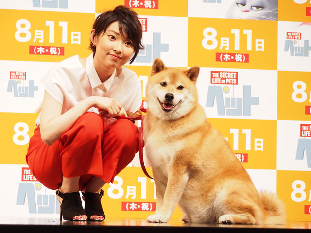 映画「ペット」特別試写で家入レオが熱唱　柴犬まるちゃんも応援