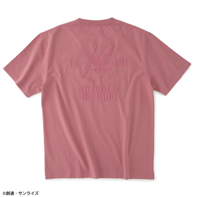 STRICT-G『機動戦士ガンダム』ロゴマーク刺繍Tシャツ シャア・アズナブル【再販売：10月お届け】