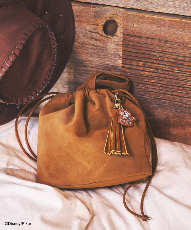 映画『トイ・ストーリー5』のGLOBAL WORK限定コレクション　「チャーム付き巾着 BAG」使用イメージ