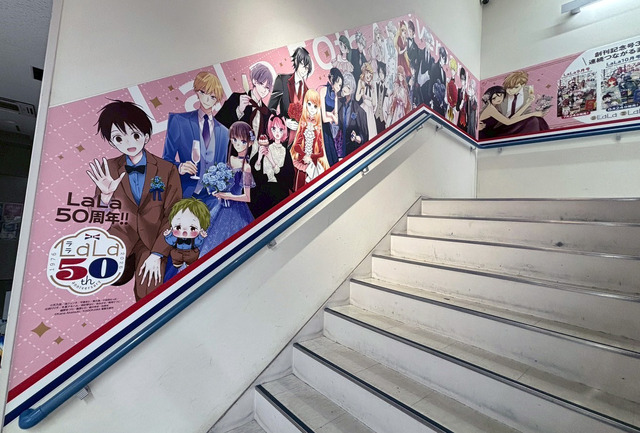 アニメイト池袋本店2F~3F階段広告