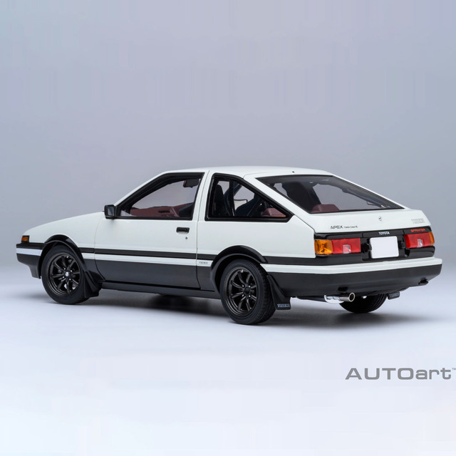 1/18スケール トヨタ スプリンター トレノ (AE86) 「頭文字D」（C）しげの秀一／講談社