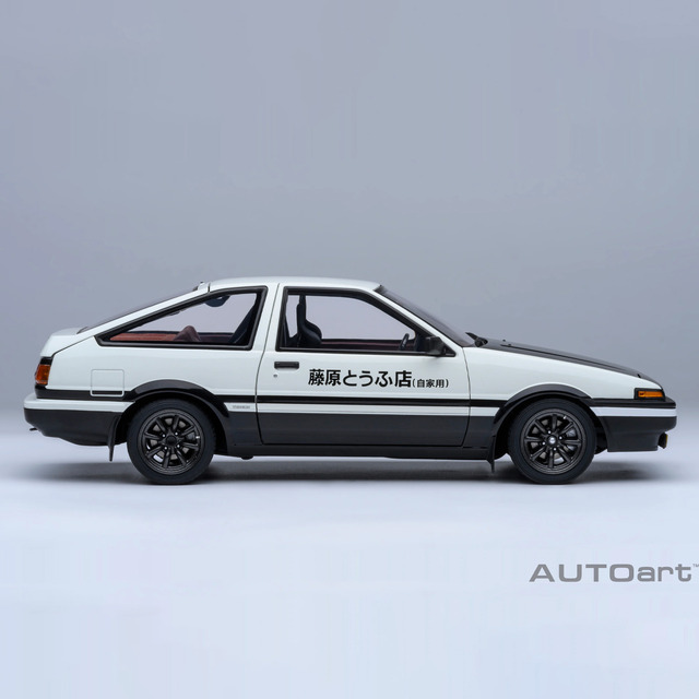 1/18スケール トヨタ スプリンター トレノ (AE86) 「頭文字D」（C）しげの秀一／講談社