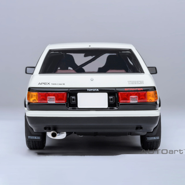 1/18スケール トヨタ スプリンター トレノ (AE86) 「頭文字D」（C）しげの秀一／講談社