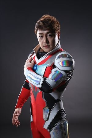 (C) 円谷プロ・フィールズ