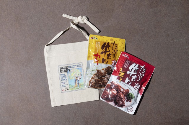 ＜味の牛たん喜助＞BLUE GIANT × 味の牛たん喜助牛たんドリームセッションサコッシュ　3,456円