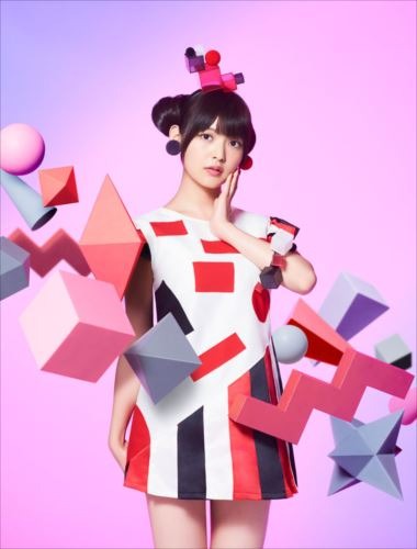上坂すみれ、最新シングル「恋する図形(cubic futurismo)」インスタグラム連動のスマホMV公開
