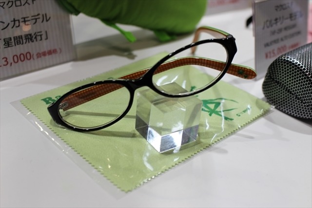 「東方」キャラのメガネがたくさん　執事眼鏡eyemirrorブース【コミケ90】