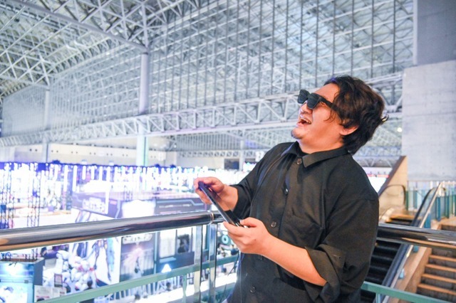いつでもどこでもゲーム漬け。XRグラス「VITURE Pro 2」で、東京ゲームショウの待機時間中にも『鬼武者 Way of the Sword』に没頭！