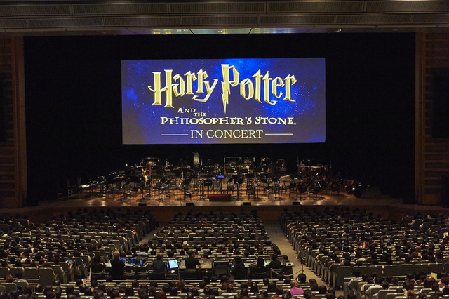 「ハリー・ポッター in コンサート シリーズ第1弾！『ハリー・ポッターと賢者の石』」HARRY POTTER characters, names and related indicia are (C) & TM Warner Bros. Entertainment Inc. Harry Potter Publishing Rights (C) JKR. (s16)