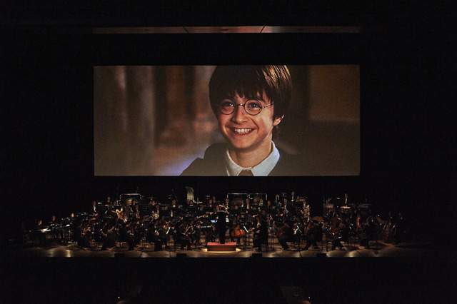 「ハリー・ポッター in コンサート シリーズ第1弾！『ハリー・ポッターと賢者の石』」HARRY POTTER characters, names and related indicia are (C) & TM Warner Bros. Entertainment Inc. Harry Potter Publishing Rights (C) JKR. (s16)