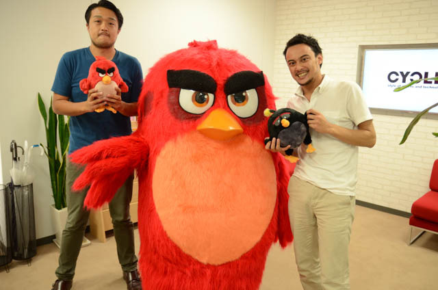 「アングリーバード」意外と紳士的？レッドくんがアニメ！アニメ！編集部にやってきた！