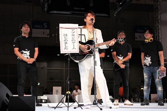 デジモンの次はアプモン！ お笑いタレント兼歌手のAMEMIYAも登場【TGS2016】