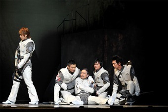 「銀河英雄伝説　輝く星　闇を裂いて」撮影：鏡田伸幸