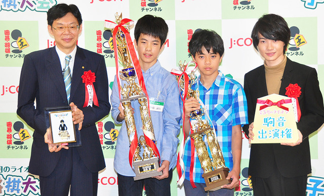 「第5回 J:COM杯 3月のライオン 子ども将棋大会」の表彰式