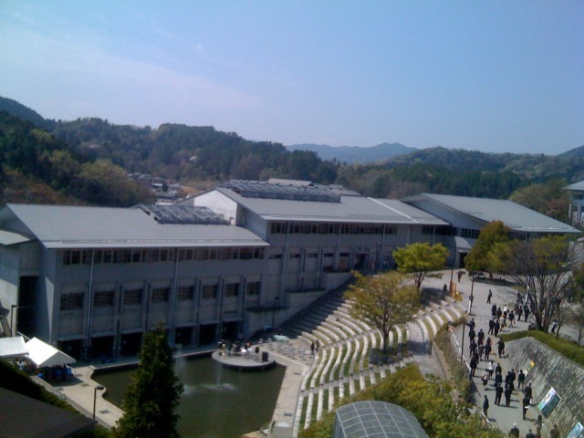 京都精華大 2017年度の教員に田中達之と数井浩子が着任