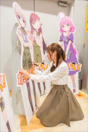 「がっこうぐらし！」聖地オリナスでハロウィンコラボイベント実施 高橋李依、木村珠莉が登場