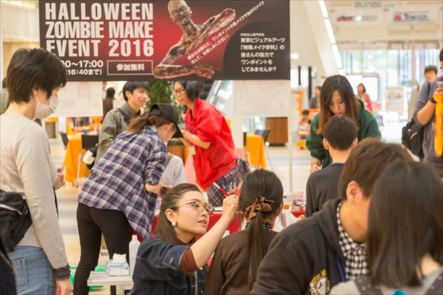 「がっこうぐらし！」聖地オリナスでハロウィンコラボイベント実施 高橋李依、木村珠莉が登場