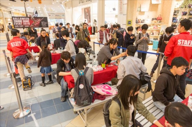 「がっこうぐらし！」聖地オリナスでハロウィンコラボイベント実施 高橋李依、木村珠莉が登場
