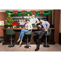 上野の森美術館にて開催中「シティーハンター大原画展」の『喫茶キャッツアイ』コーナーがクリスマスデコレーション！サンタ帽の海坊主、美樹がお出迎え！2日間限定のクリスマスの入場者プレゼントも!!