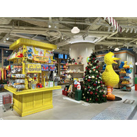 【セサミストリートマーケット】阪神梅田本店、オープン初動5日間売上予算比約200％を記録し好調スタート！阪神店限定商品を中心に物販アイテムが特に好評で初日には200名超えの行列も！