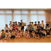 ふらここ、五月人形寄贈先「さくらさくみらい下赤塚」を訪問-4/15(水)、園児たちが見守る中で五月人形の飾り付けを実施-