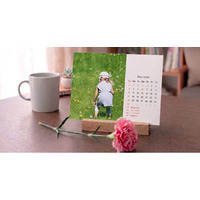 100円の卓上フォトカレンダーを、スマホ1枚で--『10分フォトカレンダー』iOS/Android提供開始、母の日ギフトに