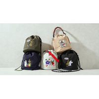 【ムーミン】待望の新登場！刺繍で楽しむ「大人可愛い巾着バッグ」を日常に添えて。ムーミンやリトルミイ、スナフキンの世界を繊細な刺繍で描き出した、コロンと愛らしい新作の2way巾着バッグが誕生！