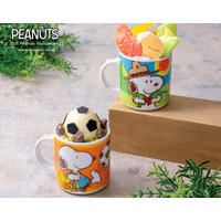 ＜PAO TOKO＞ピーナッツ夏秋柄の陶器「ビーグル・スカウト」＆「サッカー」を6月１日から販売中。保冷バッグとあわせて夏秋のスイーツ提案に