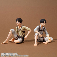 『進撃の巨人』より、「エレン」「リヴァイ兵士長」が、てのひらサイズのフィギュアになって登場。あみあみにて、それぞれ予約受付中。