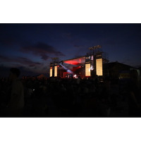 白良浜に約1万人が来場　総勢10組のライブと8,000発の音楽花火が彩る「SKY ART FESTIVAL 2026」を開催