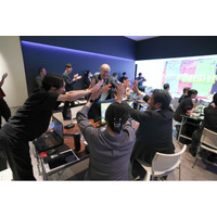 関西経済同友会・スポーツ委員会がeスタジアムなんば本店でeスポーツを体験